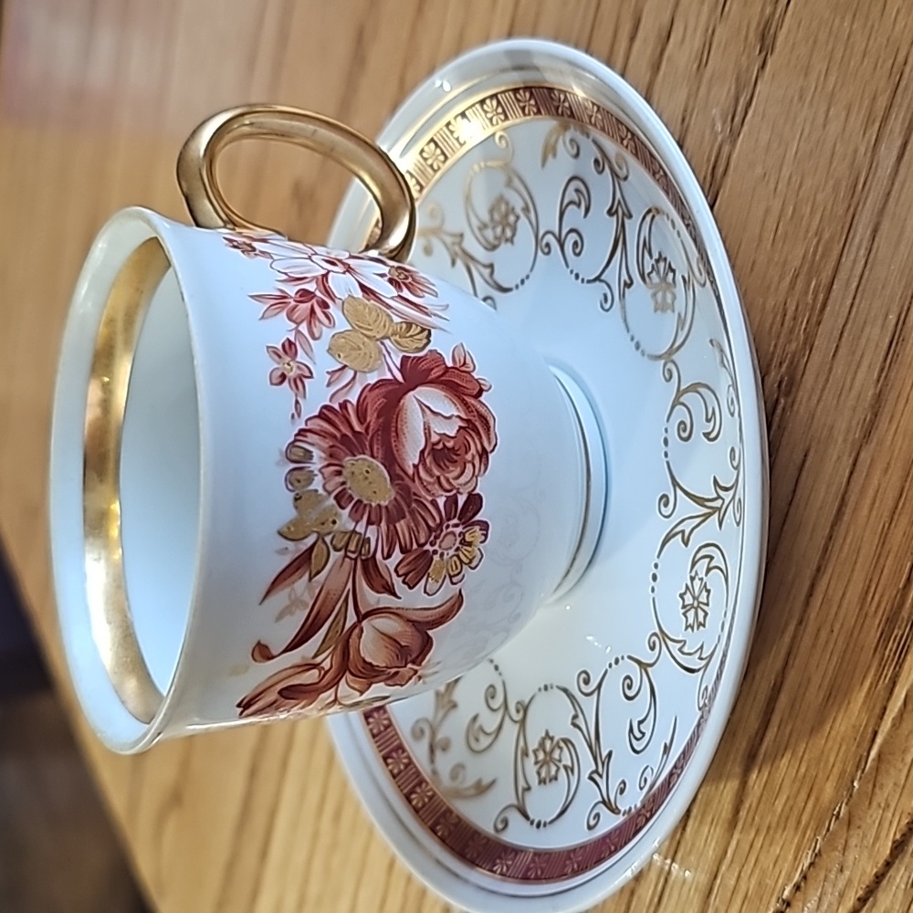 Tea Cup Haas & Czjzek Gold Trim-porcenc